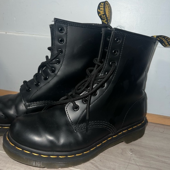 Dr Martens boots size 8 women. Excellent condition - Picture 2 of 5